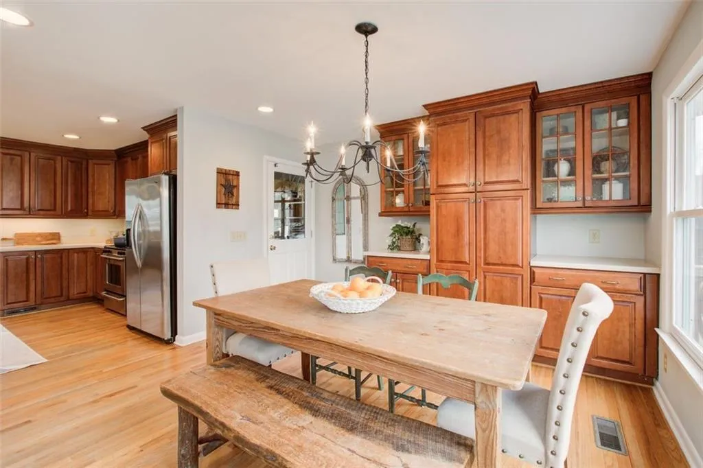709 Carriage Drive, Sandy Springs, Georgia 30328, 4 Bedrooms Bedrooms, ,2 BathroomsBathrooms,Residential,Sold,709 Carriage Drive,7192699