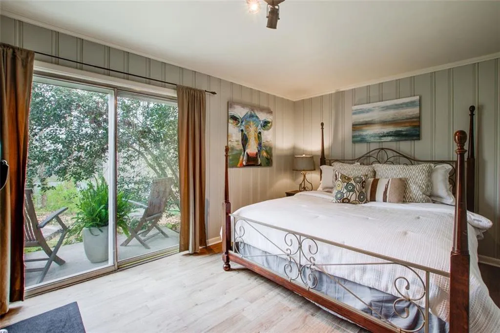709 Carriage Drive, Sandy Springs, Georgia 30328, 4 Bedrooms Bedrooms, ,2 BathroomsBathrooms,Residential,Sold,709 Carriage Drive,7192699