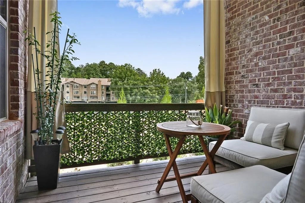 Main level private deck.