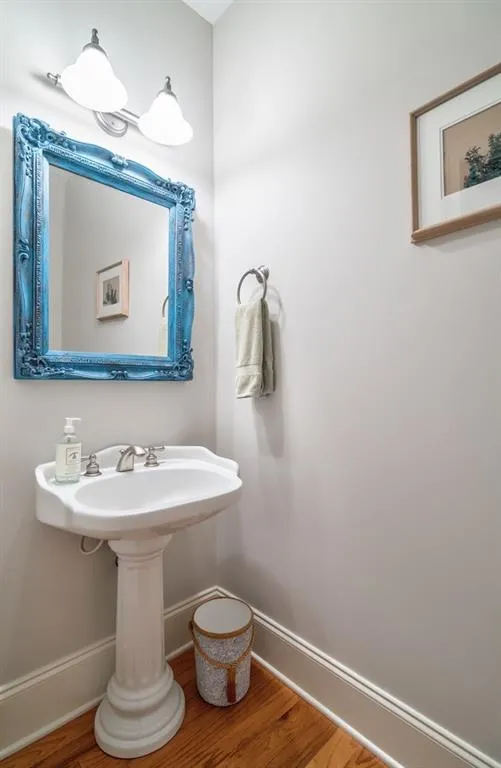 104 Glentown Way, Sandy Springs, Georgia 30328, 3 Bedrooms Bedrooms, ,3 BathroomsBathrooms,Residential,Sold,104 Glentown Way,6084088