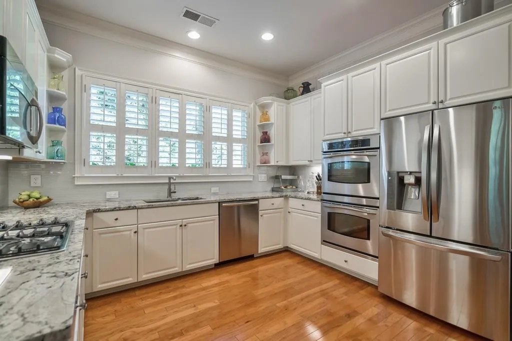 104 Glentown Way, Sandy Springs, Georgia 30328, 3 Bedrooms Bedrooms, ,3 BathroomsBathrooms,Residential,Sold,104 Glentown Way,6084088