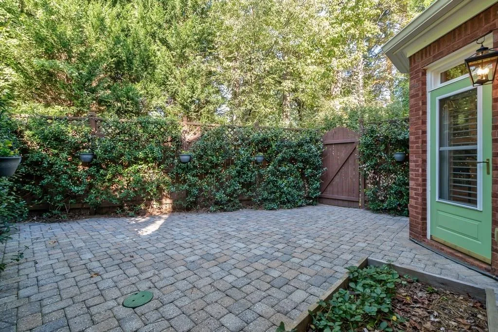 104 Glentown Way, Sandy Springs, Georgia 30328, 3 Bedrooms Bedrooms, ,3 BathroomsBathrooms,Residential,Sold,104 Glentown Way,6084088