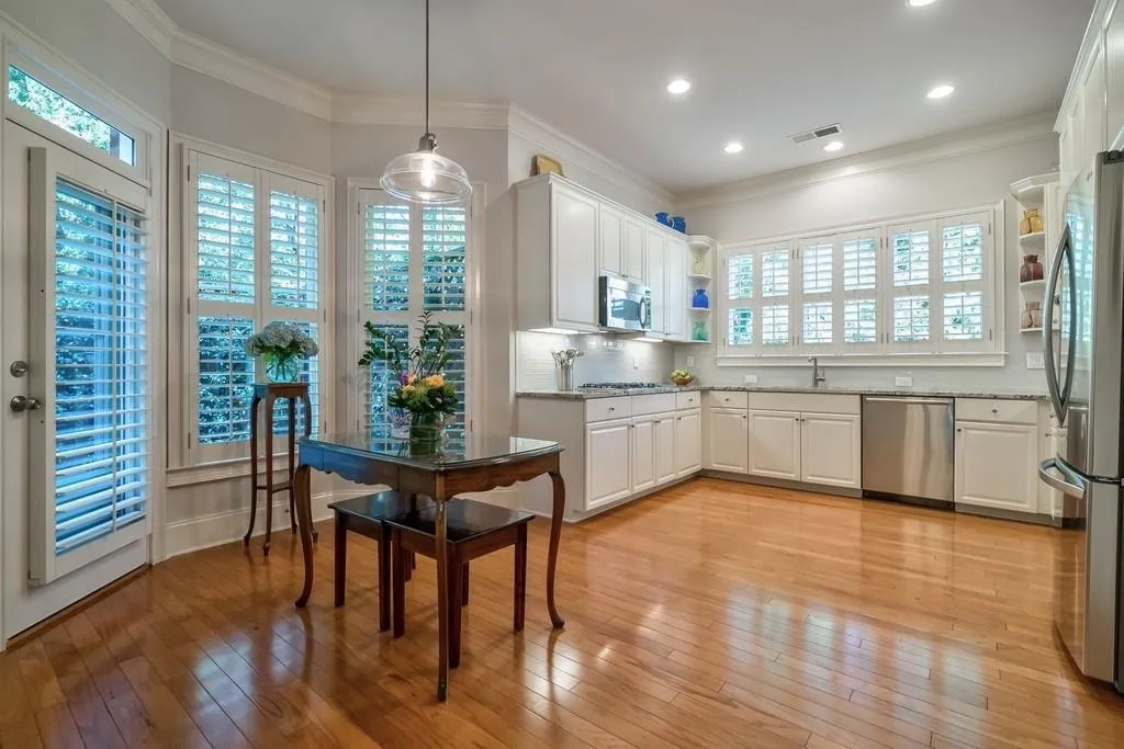 104 Glentown Way, Sandy Springs, Georgia 30328, 3 Bedrooms Bedrooms, ,3 BathroomsBathrooms,Residential,Sold,104 Glentown Way,6084088