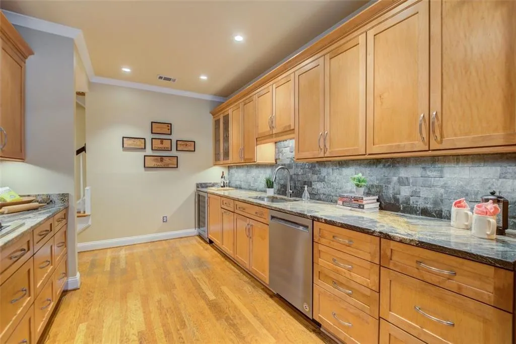 205 Crossing Valley Lane, Sandy Springs, Georgia 30339, 3 Bedrooms Bedrooms, ,2 BathroomsBathrooms,Residential,Sold,205 Crossing Valley Lane,7062591