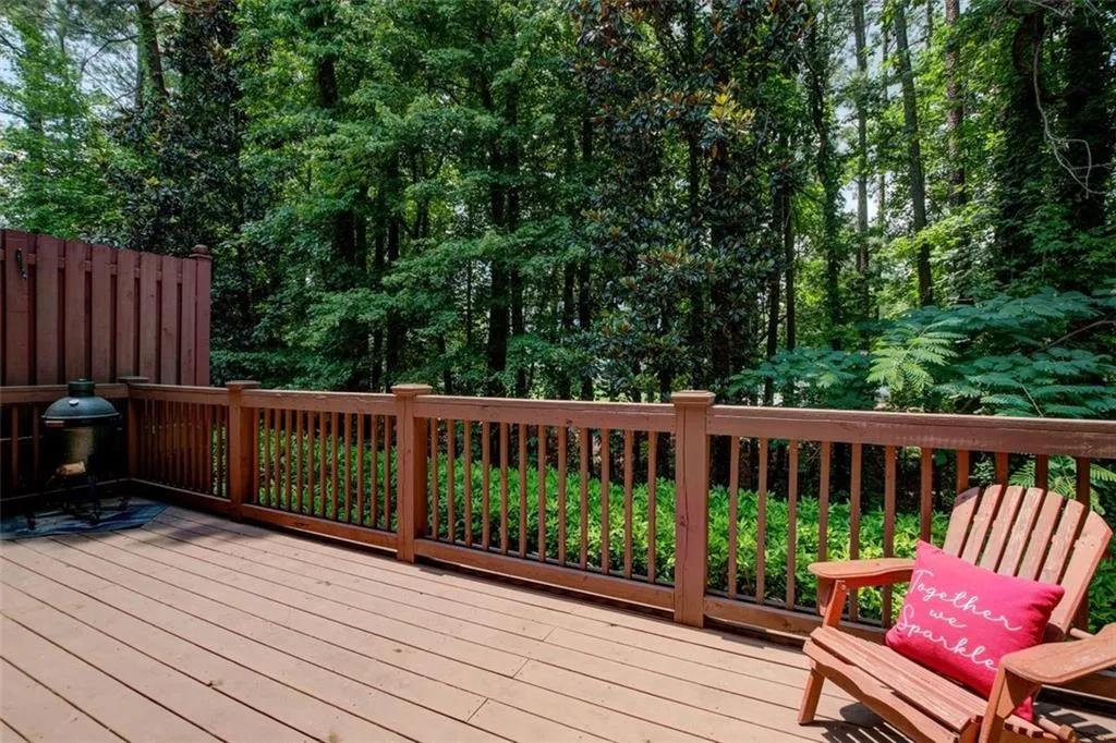 205 Crossing Valley Lane, Sandy Springs, Georgia 30339, 3 Bedrooms Bedrooms, ,2 BathroomsBathrooms,Residential,Sold,205 Crossing Valley Lane,7062591
