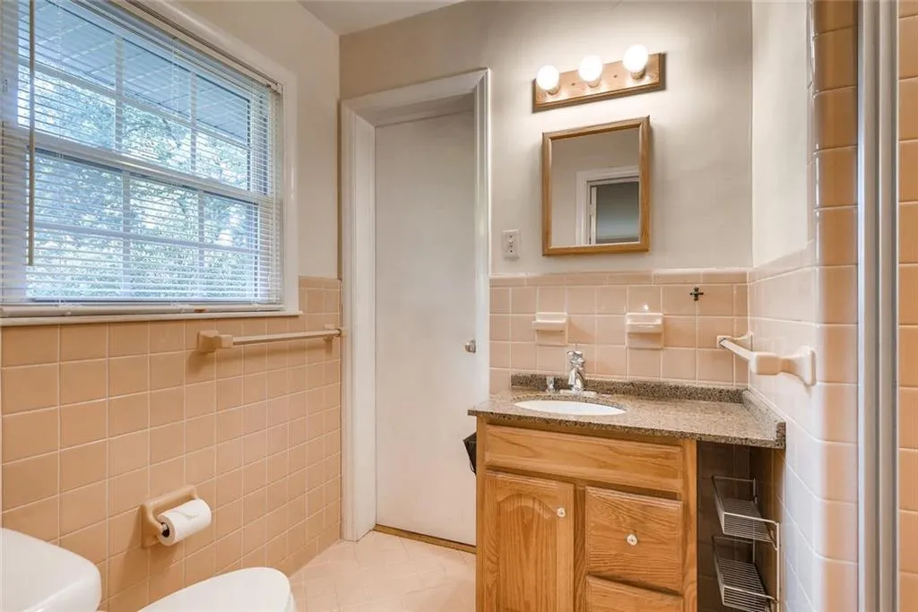465 Franklin Road, Sandy Springs, Georgia 30342, 4 Bedrooms Bedrooms, ,3 BathroomsBathrooms,Residential,Sold,465 Franklin Road,6082462
