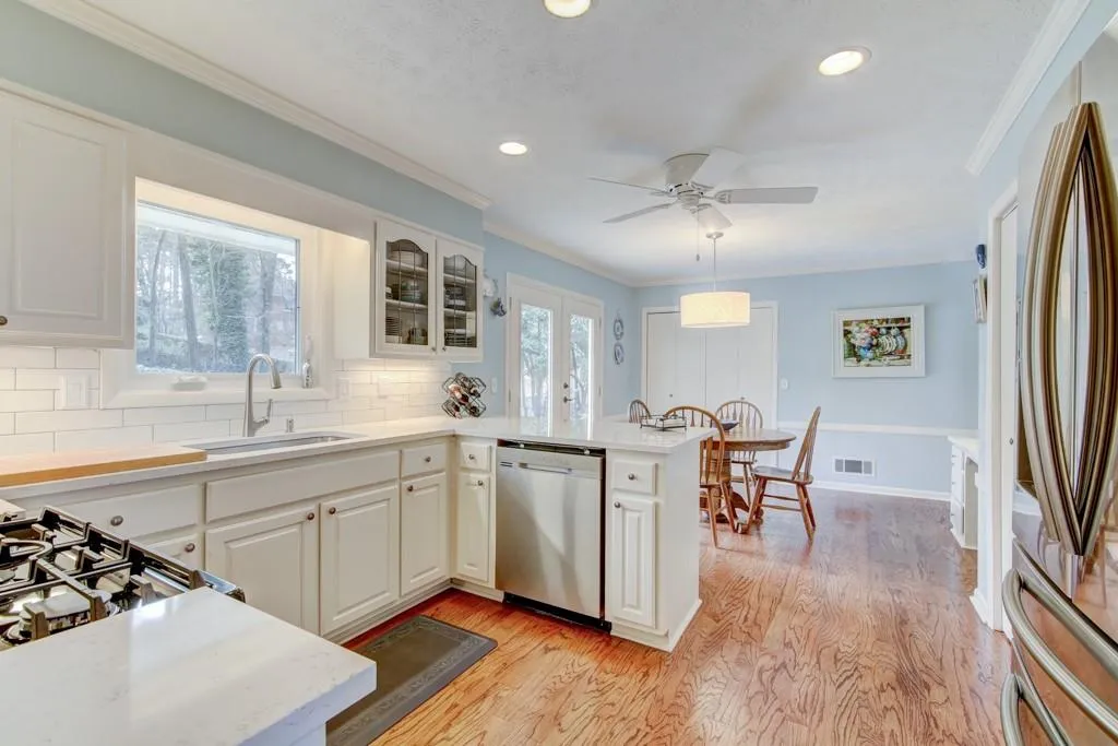 6165 Blackwater Trail, Atlanta, Georgia 30328, 4 Bedrooms Bedrooms, ,3 BathroomsBathrooms,Residential,Sold,6165 Blackwater Trail,6505963