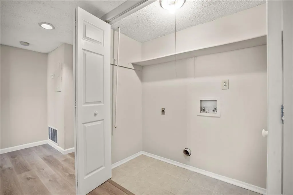 2211 Huntingdon Chase, Atlanta, Georgia 30350, 2 Bedrooms Bedrooms, ,2 BathroomsBathrooms,Residential,Sold,2211 Huntingdon Chase,7422059