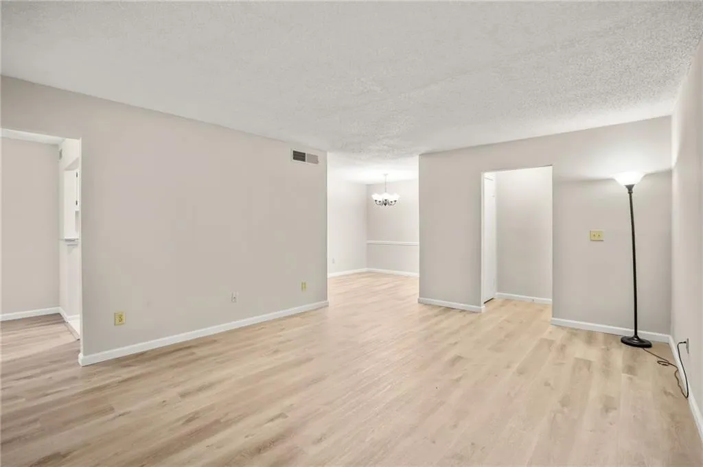 2211 Huntingdon Chase, Atlanta, Georgia 30350, 2 Bedrooms Bedrooms, ,2 BathroomsBathrooms,Residential,Sold,2211 Huntingdon Chase,7422059