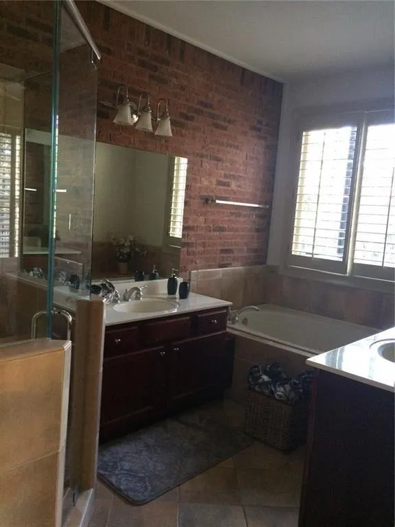 5512 Glenridge Drive Unit O, Atlanta, Georgia 30342, 3 Bedrooms Bedrooms, ,3 BathroomsBathrooms,Residential,Sold,5512 Glenridge Drive Unit O,6011072