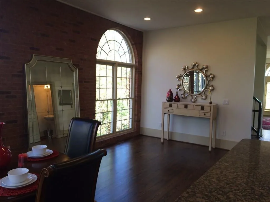 5512 Glenridge Drive Unit O, Atlanta, Georgia 30342, 3 Bedrooms Bedrooms, ,3 BathroomsBathrooms,Residential,Sold,5512 Glenridge Drive Unit O,6011072