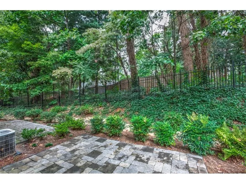 5512 Glenridge Drive Unit O, Atlanta, Georgia 30342, 3 Bedrooms Bedrooms, ,3 BathroomsBathrooms,Residential,Sold,5512 Glenridge Drive Unit O,6011072