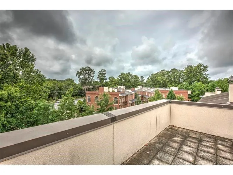 5512 Glenridge Drive Unit O, Atlanta, Georgia 30342, 3 Bedrooms Bedrooms, ,3 BathroomsBathrooms,Residential,Sold,5512 Glenridge Drive Unit O,6011072