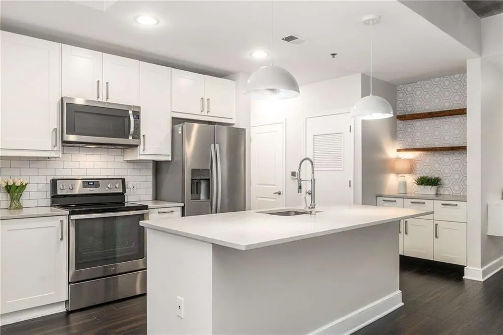 950 W Peachtree Street Nw Unit 802, Atlanta, Georgia 30309, 1 Bedroom Bedrooms, ,1 BathroomBathrooms,Residential,For Sale,950 W Peachtree Street Nw Unit 802,7628281
