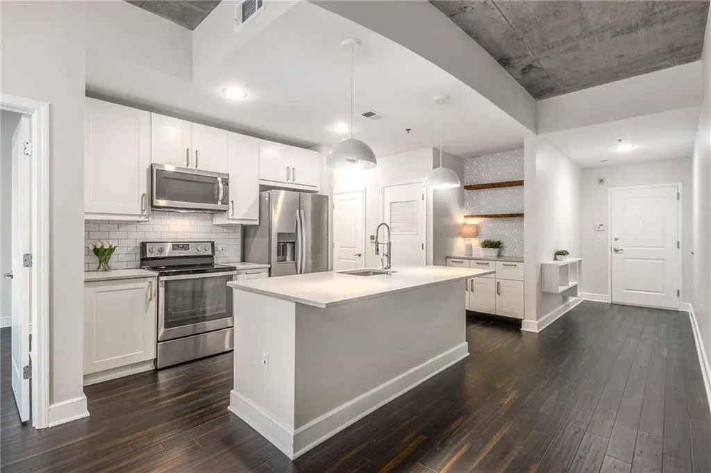 950 W Peachtree Street Nw Unit 802, Atlanta, Georgia 30309, 1 Bedroom Bedrooms, ,1 BathroomBathrooms,Residential,For Sale,950 W Peachtree Street Nw Unit 802,7628281