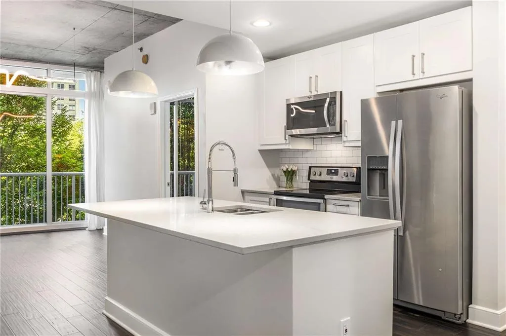 950 W Peachtree Street Nw Unit 802, Atlanta, Georgia 30309, 1 Bedroom Bedrooms, ,1 BathroomBathrooms,Residential,For Sale,950 W Peachtree Street Nw Unit 802,7628281