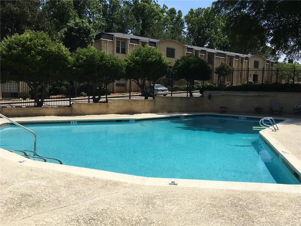 5400 Roswell Road Unit B4, Atlanta, Georgia 30342, 1 Bedroom Bedrooms, ,1 BathroomBathrooms,Residential,Sold,5400 Roswell Road Unit B4,5692821