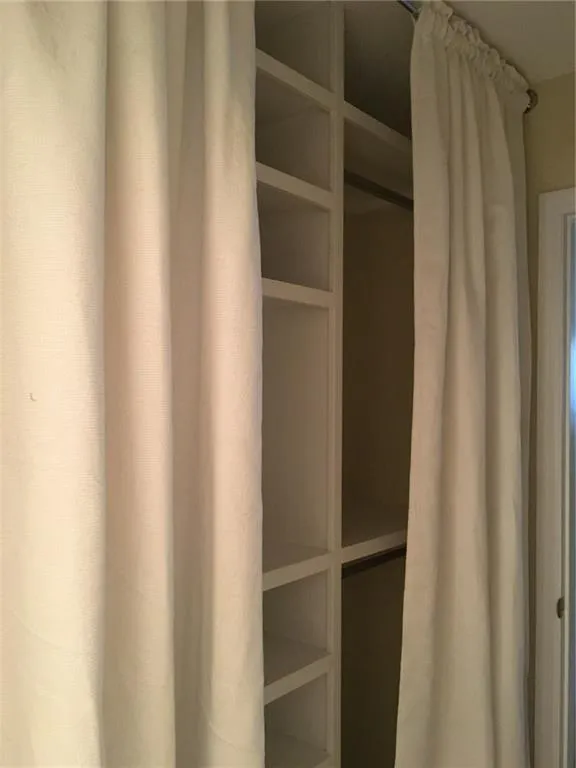 5400 Roswell Road Unit B4, Atlanta, Georgia 30342, 1 Bedroom Bedrooms, ,1 BathroomBathrooms,Residential,Sold,5400 Roswell Road Unit B4,5692821