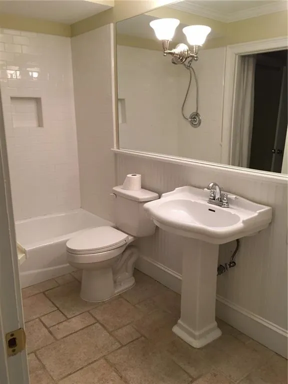 5400 Roswell Road Unit B4, Atlanta, Georgia 30342, 1 Bedroom Bedrooms, ,1 BathroomBathrooms,Residential,Sold,5400 Roswell Road Unit B4,5692821