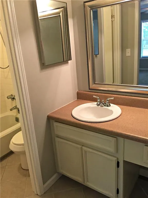 605 Natchez Trace, Atlanta, Georgia 30350, 2 Bedrooms Bedrooms, ,2 BathroomsBathrooms,Residential,Sold,605 Natchez Trace,5759717
