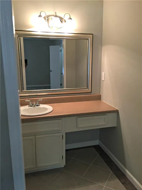 605 Natchez Trace, Atlanta, Georgia 30350, 2 Bedrooms Bedrooms, ,2 BathroomsBathrooms,Residential,Sold,605 Natchez Trace,5759717