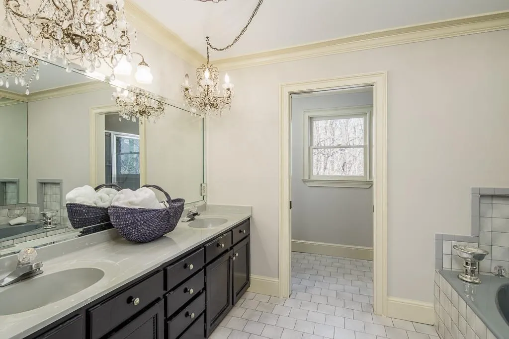 7245 Chattahoochee Bluff Drive, Sandy Springs, Georgia 30350, 6 Bedrooms Bedrooms, ,4 BathroomsBathrooms,Residential,Sold,7245 Chattahoochee Bluff Drive,6565052