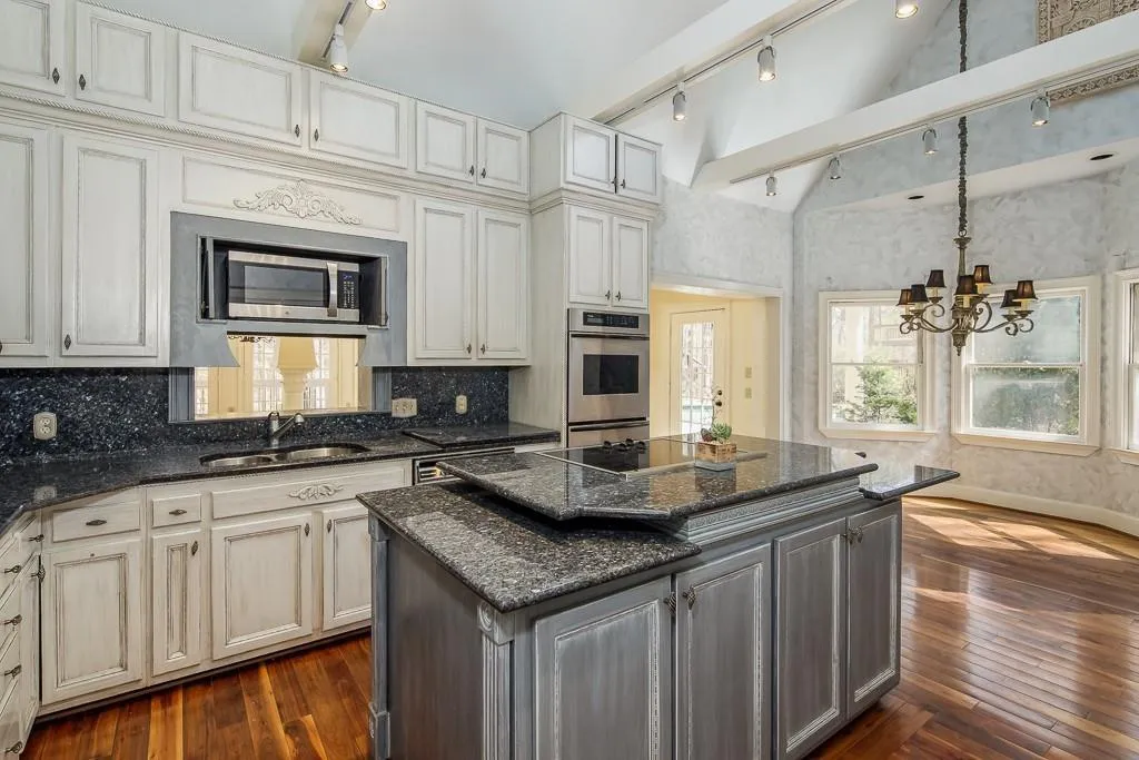 7245 Chattahoochee Bluff Drive, Sandy Springs, Georgia 30350, 6 Bedrooms Bedrooms, ,4 BathroomsBathrooms,Residential,Sold,7245 Chattahoochee Bluff Drive,6565052