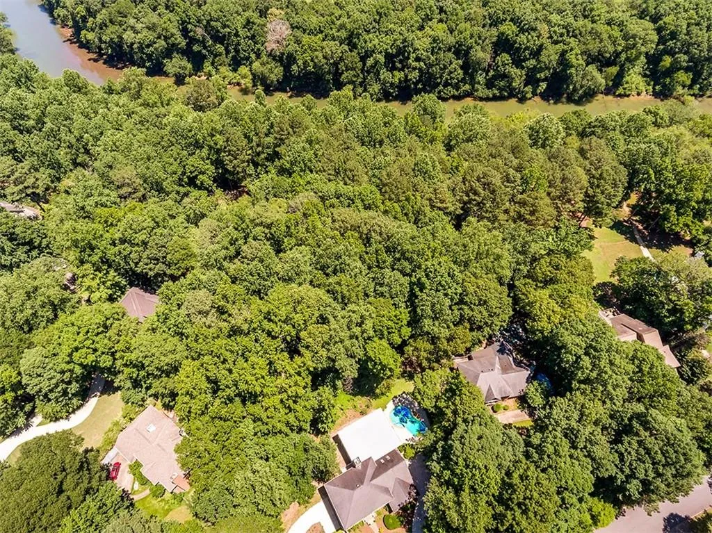 7245 Chattahoochee Bluff Drive, Sandy Springs, Georgia 30350, 6 Bedrooms Bedrooms, ,4 BathroomsBathrooms,Residential,Sold,7245 Chattahoochee Bluff Drive,6565052