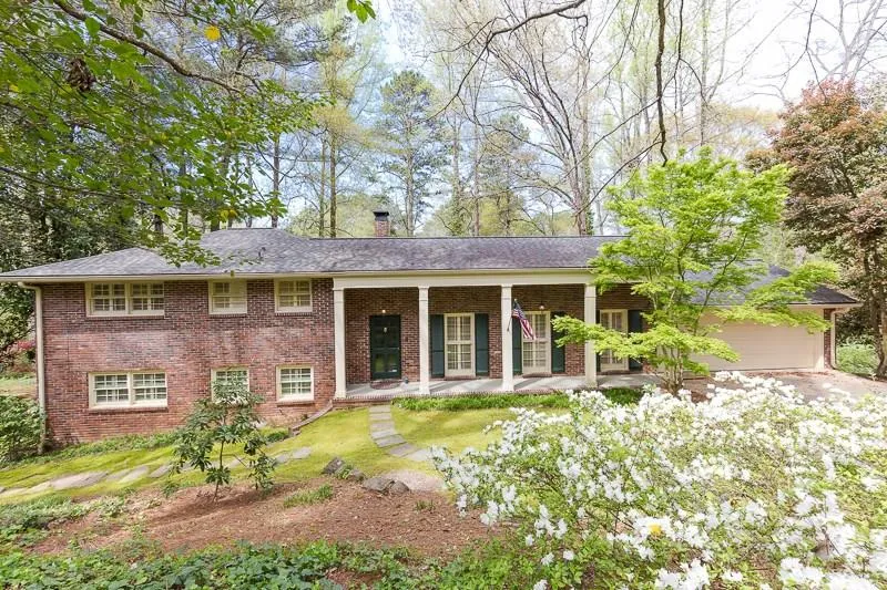 800 Starlight Drive, Atlanta, Georgia 30342, 4 Bedrooms Bedrooms, ,3 BathroomsBathrooms,Residential,Sold,800 Starlight Drive,5958437