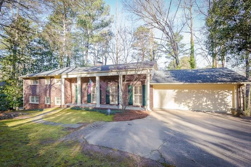 800 Starlight Drive, Atlanta, Georgia 30342, 4 Bedrooms Bedrooms, ,3 BathroomsBathrooms,Residential,Sold,800 Starlight Drive,5958437