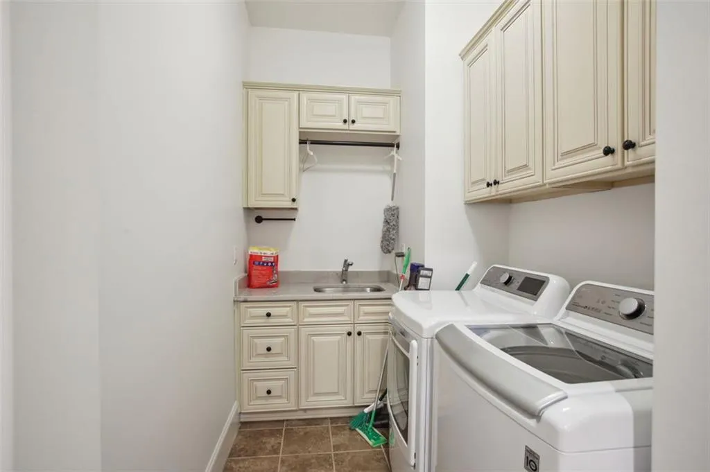 525 Forest Hills Drive, Atlanta, Georgia 30342, 6 Bedrooms Bedrooms, ,5 BathroomsBathrooms,Residential,For Sale,525 Forest Hills Drive,7663912