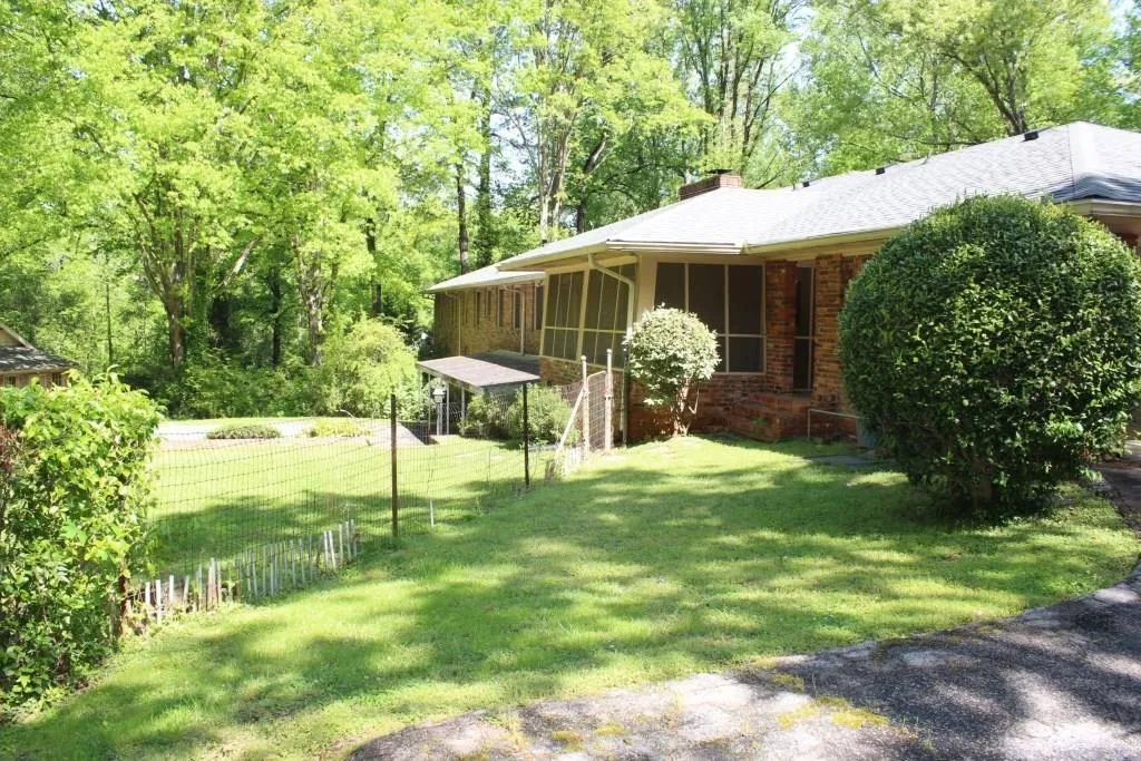 5260 Long Island Drive Nw, Sandy Springs, Georgia 30327, 5 Bedrooms Bedrooms, ,3 BathroomsBathrooms,Residential,Sold,5260 Long Island Drive Nw,6519601