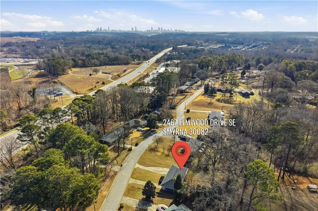 View of property location featuring skyline