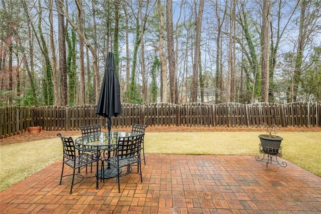 20 Vernon Glen Court, Sandy Springs, Georgia 30338, 3 Bedrooms Bedrooms, ,3 BathroomsBathrooms,Residential,Sold,20 Vernon Glen Court,6680961