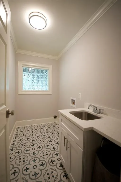 180 Old College Way, Sandy Springs, Georgia 30328, 5 Bedrooms Bedrooms, ,3 BathroomsBathrooms,Residential,Sold,180 Old College Way,6035678