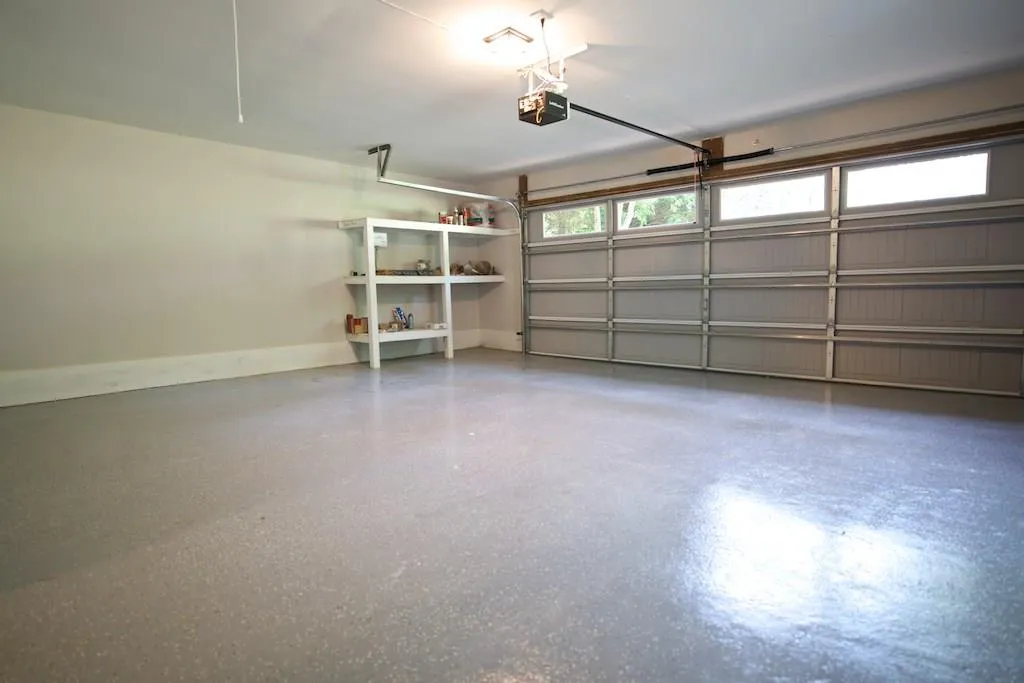 180 Old College Way, Sandy Springs, Georgia 30328, 5 Bedrooms Bedrooms, ,3 BathroomsBathrooms,Residential,Sold,180 Old College Way,6035678