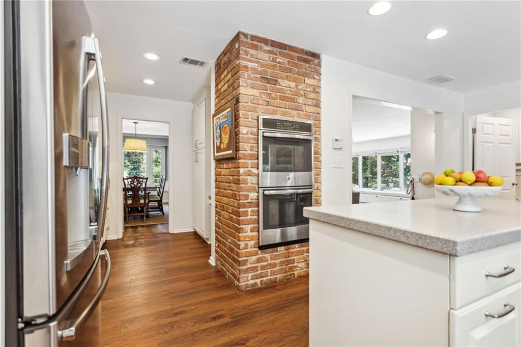 520 N Harbor Drive, Atlanta, Georgia 30328, 5 Bedrooms Bedrooms, ,3 BathroomsBathrooms,Residential,Sold,520 N Harbor Drive,7299059