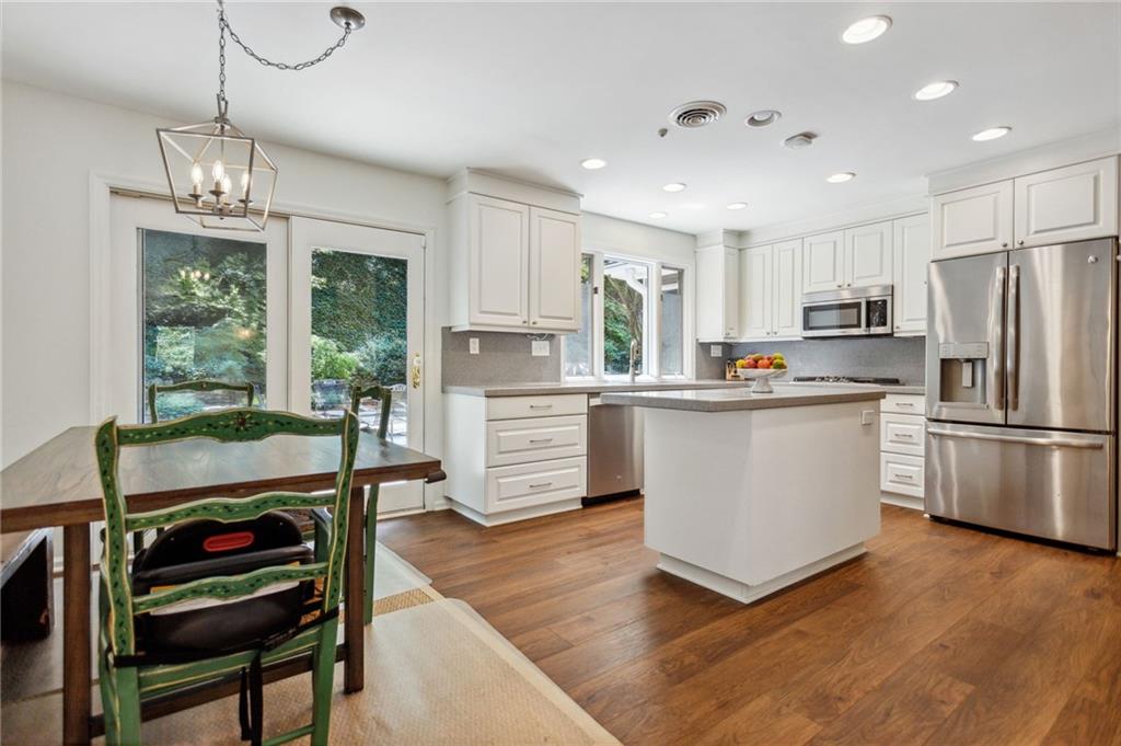 520 N Harbor Drive, Atlanta, Georgia 30328, 5 Bedrooms Bedrooms, ,3 BathroomsBathrooms,Residential,Sold,520 N Harbor Drive,7299059