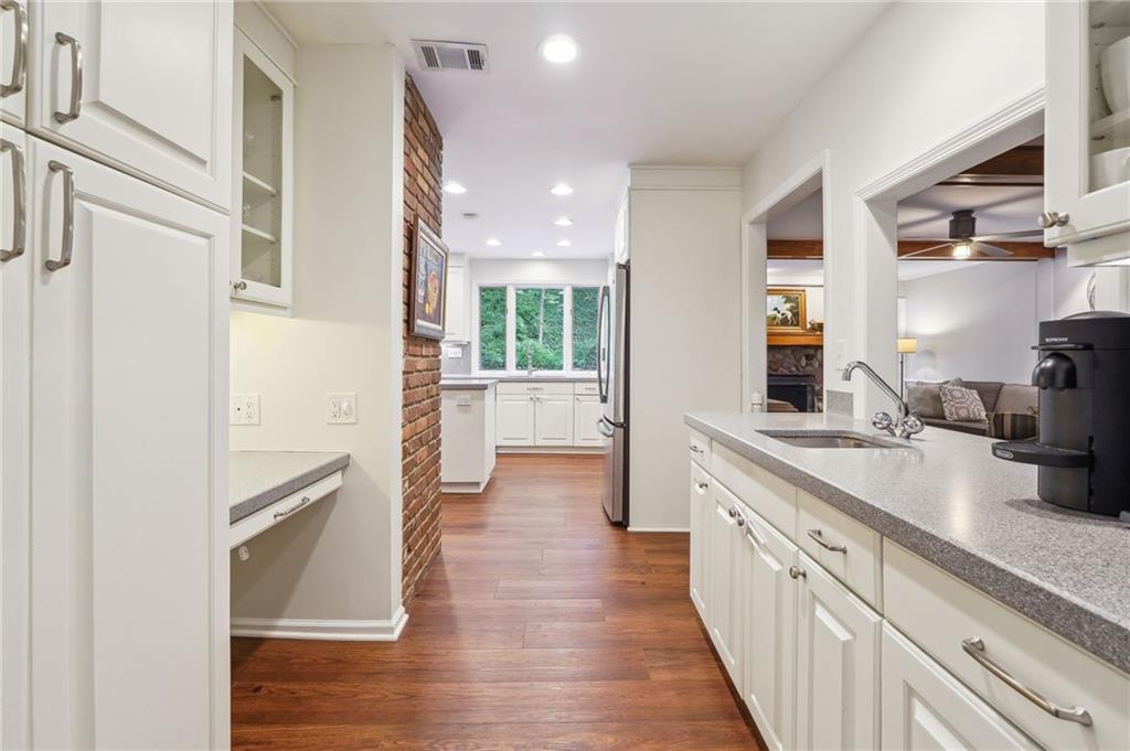 520 N Harbor Drive, Atlanta, Georgia 30328, 5 Bedrooms Bedrooms, ,3 BathroomsBathrooms,Residential,Sold,520 N Harbor Drive,7299059