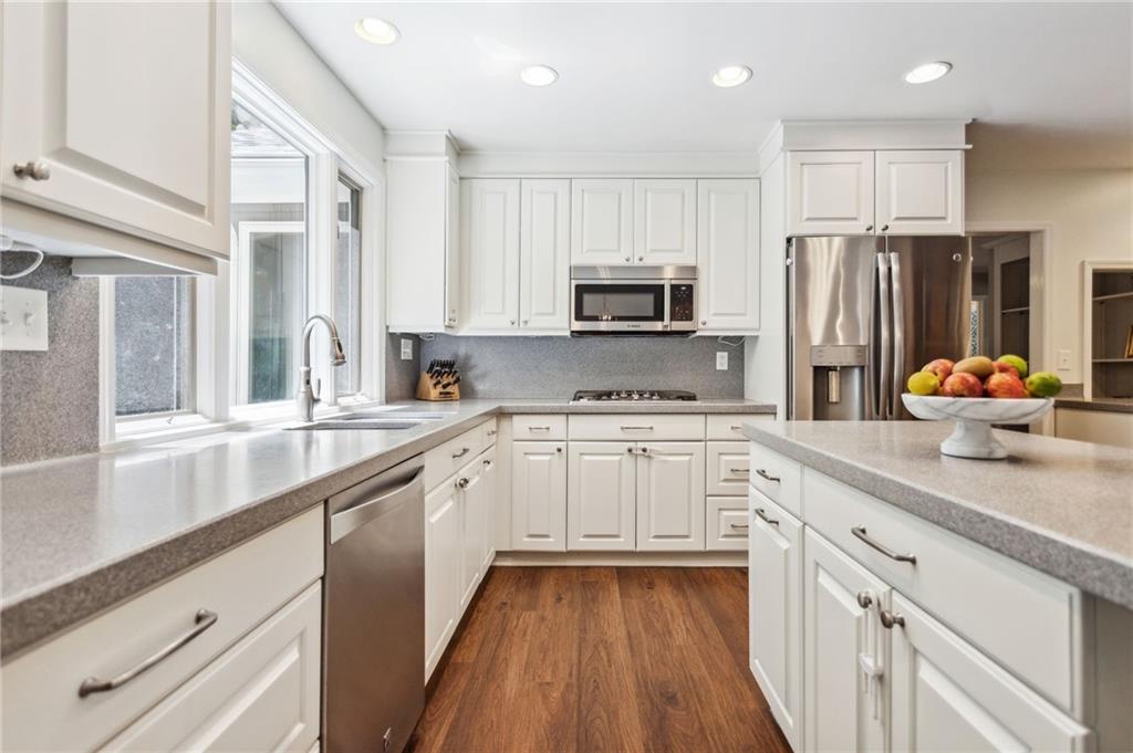 520 N Harbor Drive, Atlanta, Georgia 30328, 5 Bedrooms Bedrooms, ,3 BathroomsBathrooms,Residential,Sold,520 N Harbor Drive,7299059