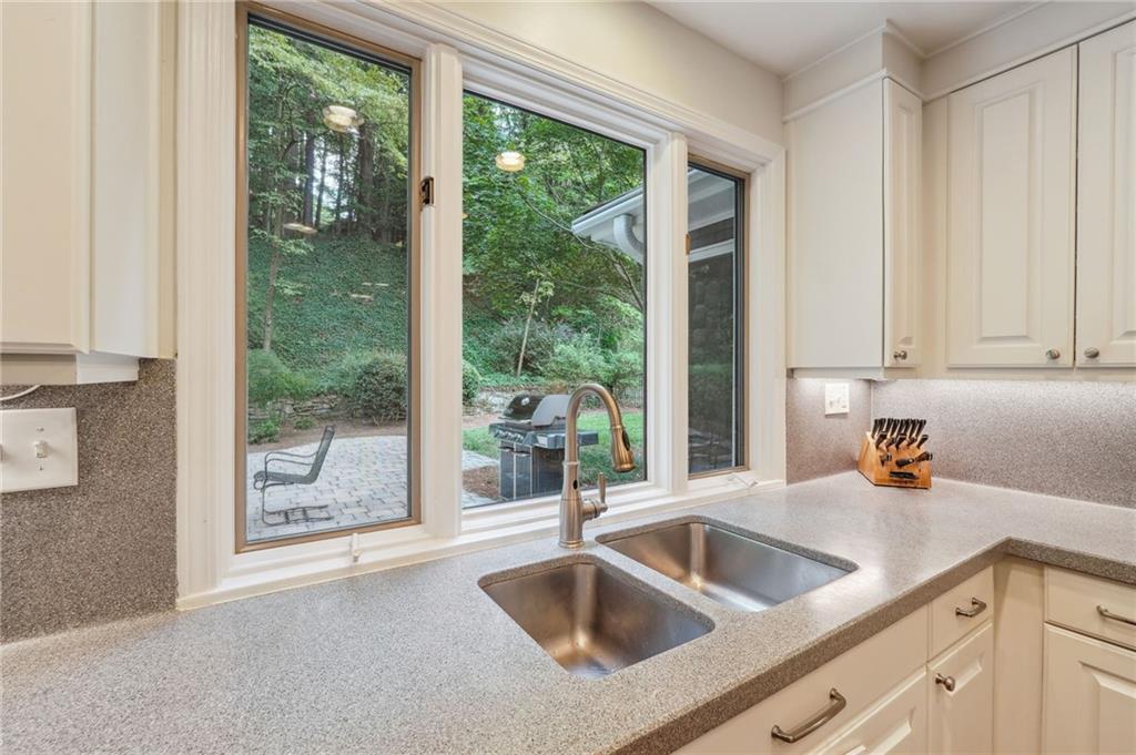 520 N Harbor Drive, Atlanta, Georgia 30328, 5 Bedrooms Bedrooms, ,3 BathroomsBathrooms,Residential,Sold,520 N Harbor Drive,7299059