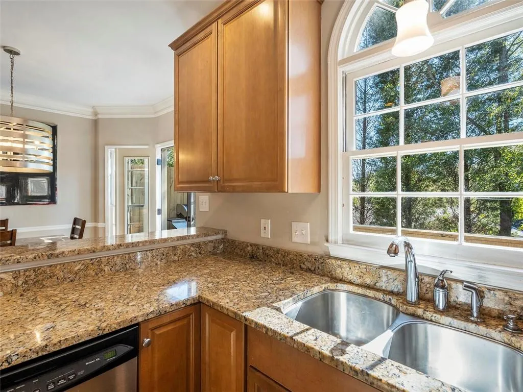 12 Honour Avenue Nw Unit 10, Atlanta, Georgia 30305, 2 Bedrooms Bedrooms, ,2 BathroomsBathrooms,Residential,Sold,12 Honour Avenue Nw Unit 10,6807812