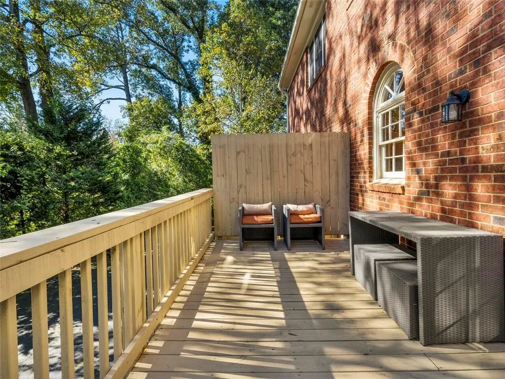 12 Honour Avenue Nw Unit 10, Atlanta, Georgia 30305, 2 Bedrooms Bedrooms, ,2 BathroomsBathrooms,Residential,Sold,12 Honour Avenue Nw Unit 10,6807812