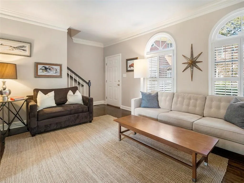 12 Honour Avenue Nw Unit 10, Atlanta, Georgia 30305, 2 Bedrooms Bedrooms, ,2 BathroomsBathrooms,Residential,Sold,12 Honour Avenue Nw Unit 10,6807812