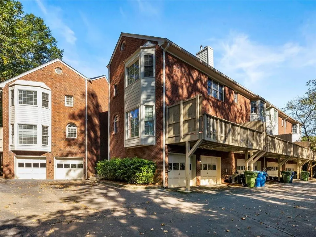 12 Honour Avenue Nw Unit 10, Atlanta, Georgia 30305, 2 Bedrooms Bedrooms, ,2 BathroomsBathrooms,Residential,Sold,12 Honour Avenue Nw Unit 10,6807812