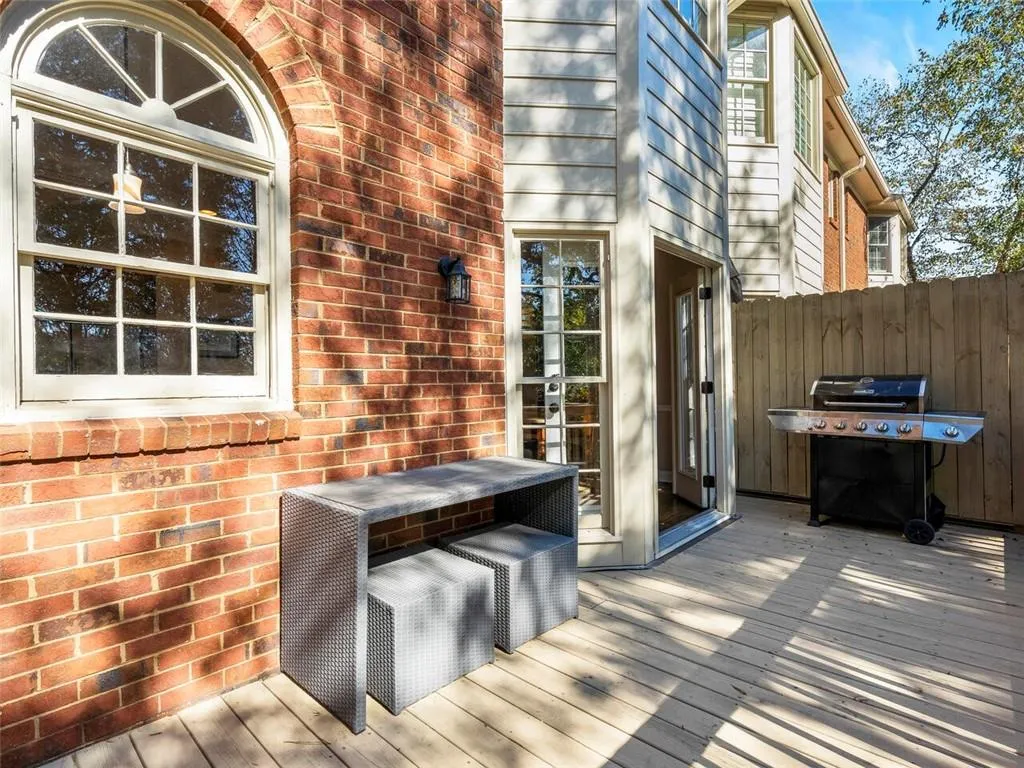 12 Honour Avenue Nw Unit 10, Atlanta, Georgia 30305, 2 Bedrooms Bedrooms, ,2 BathroomsBathrooms,Residential,Sold,12 Honour Avenue Nw Unit 10,6807812