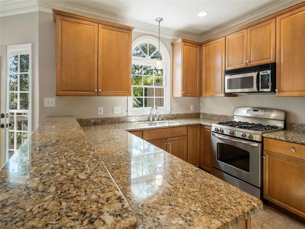 12 Honour Avenue Nw Unit 10, Atlanta, Georgia 30305, 2 Bedrooms Bedrooms, ,2 BathroomsBathrooms,Residential,Sold,12 Honour Avenue Nw Unit 10,6807812