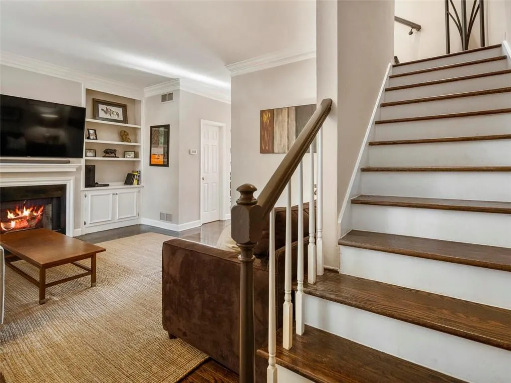 12 Honour Avenue Nw Unit 10, Atlanta, Georgia 30305, 2 Bedrooms Bedrooms, ,2 BathroomsBathrooms,Residential,Sold,12 Honour Avenue Nw Unit 10,6807812