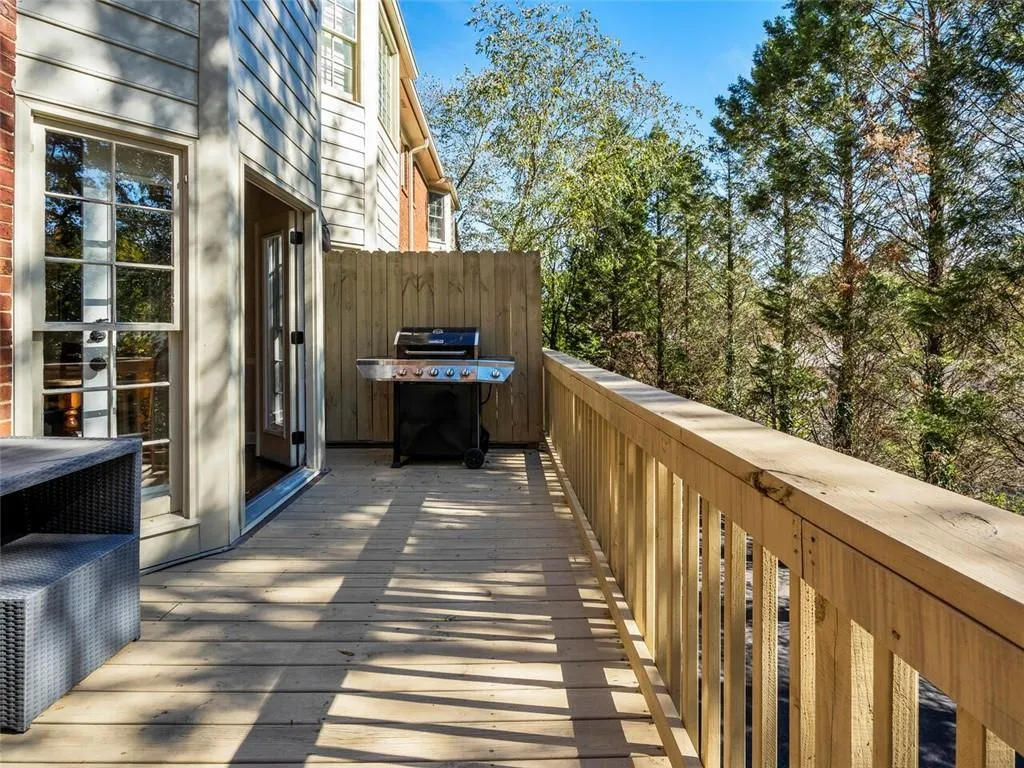 12 Honour Avenue Nw Unit 10, Atlanta, Georgia 30305, 2 Bedrooms Bedrooms, ,2 BathroomsBathrooms,Residential,Sold,12 Honour Avenue Nw Unit 10,6807812