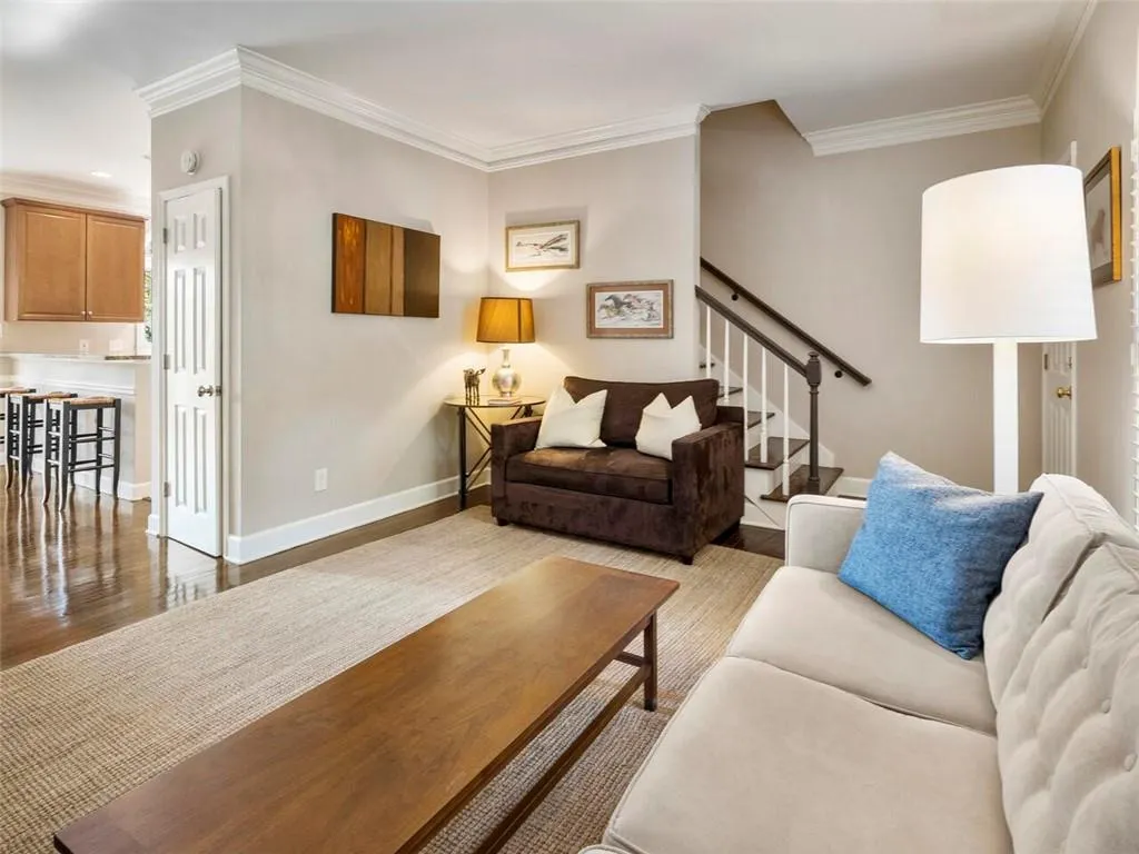 12 Honour Avenue Nw Unit 10, Atlanta, Georgia 30305, 2 Bedrooms Bedrooms, ,2 BathroomsBathrooms,Residential,Sold,12 Honour Avenue Nw Unit 10,6807812